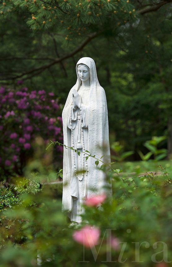 mary statue the virgin of blessed outdoor
